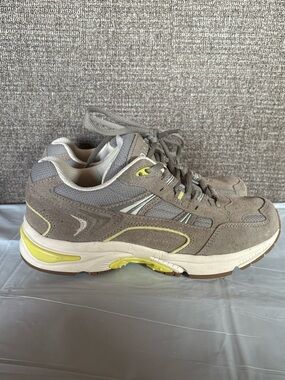 Vionic 23Walk Shoes Womens 7 US Gray Yellow Suede Mesh Arch Support Sneakers